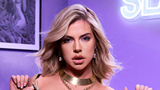 Allie Nicoleб